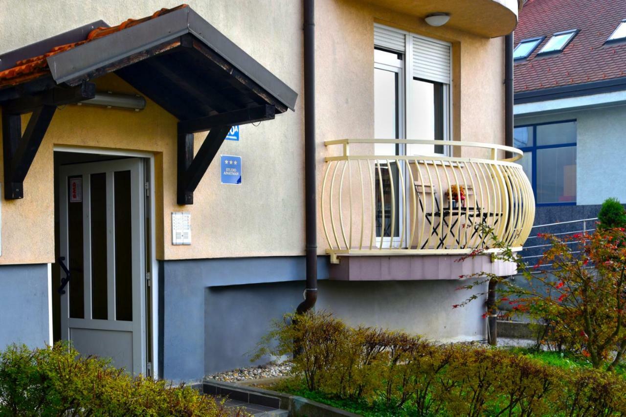 세스베트 Studio Apartman D 아파트 외부 사진